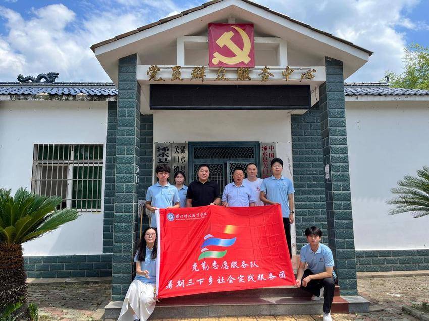 从课堂到田野:走访乡间寻路径,产业调研助振兴.docx