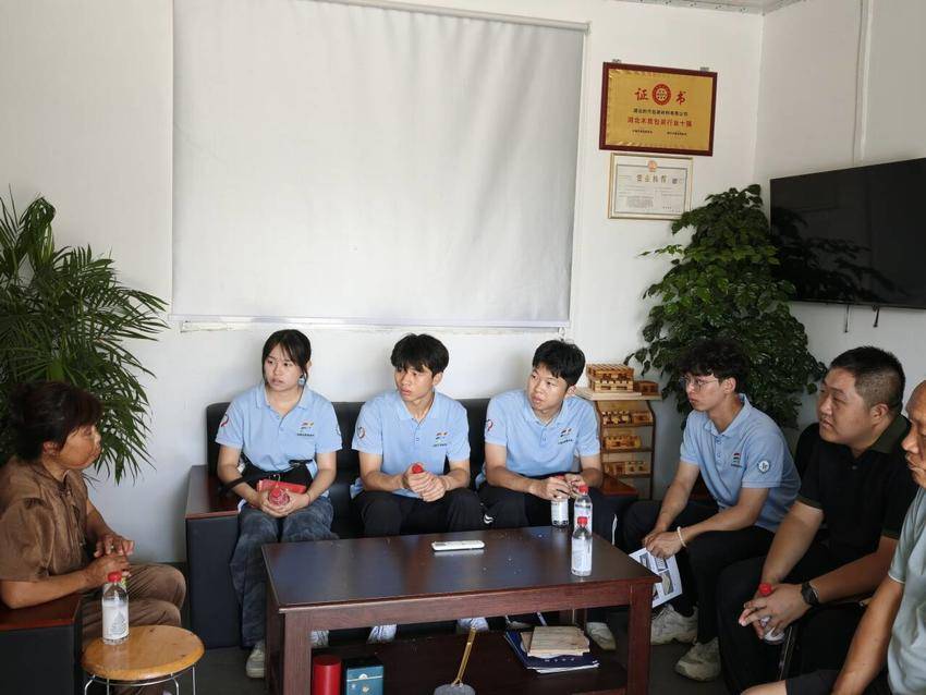 从课堂到田野:走访乡间寻路径,产业调研助振兴.docx